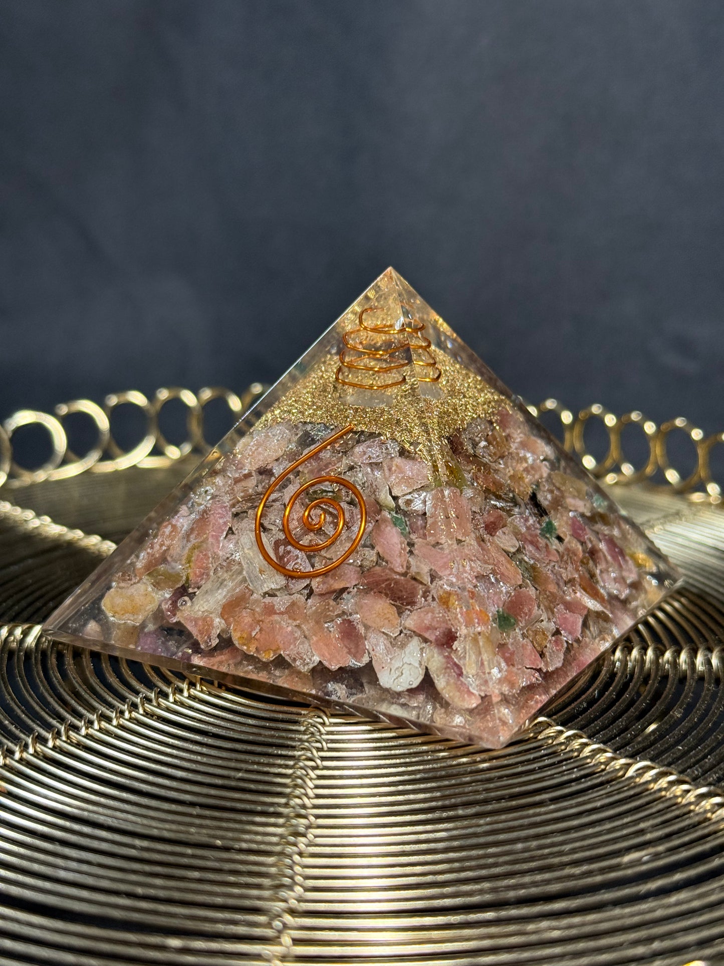 Orgonit Aventurin Pyramide - Herzchakra, Energieharmonisierung & Schutz