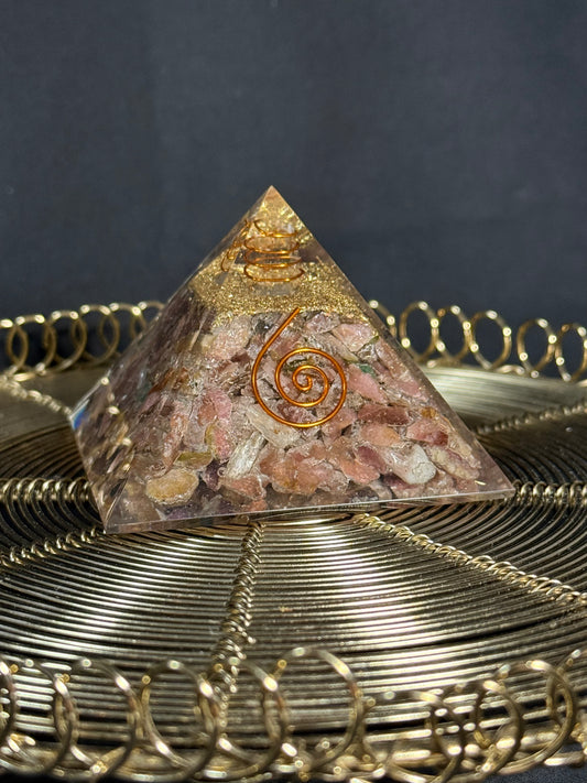 Orgonit Aventurin Pyramide - Herzchakra, Energieharmonisierung & Schutz