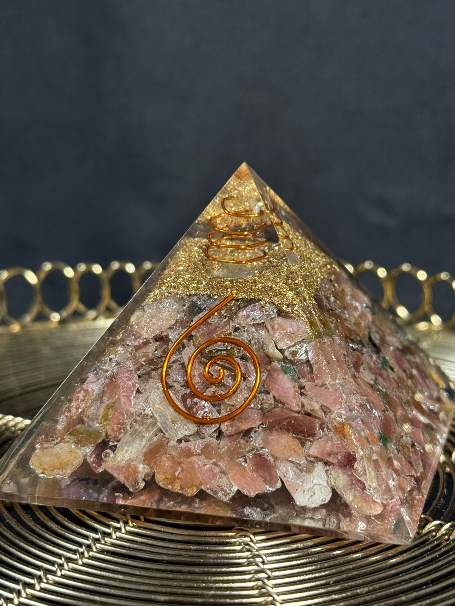 Orgonit Aventurin Pyramide - Herzchakra, Energieharmonisierung & Schutz